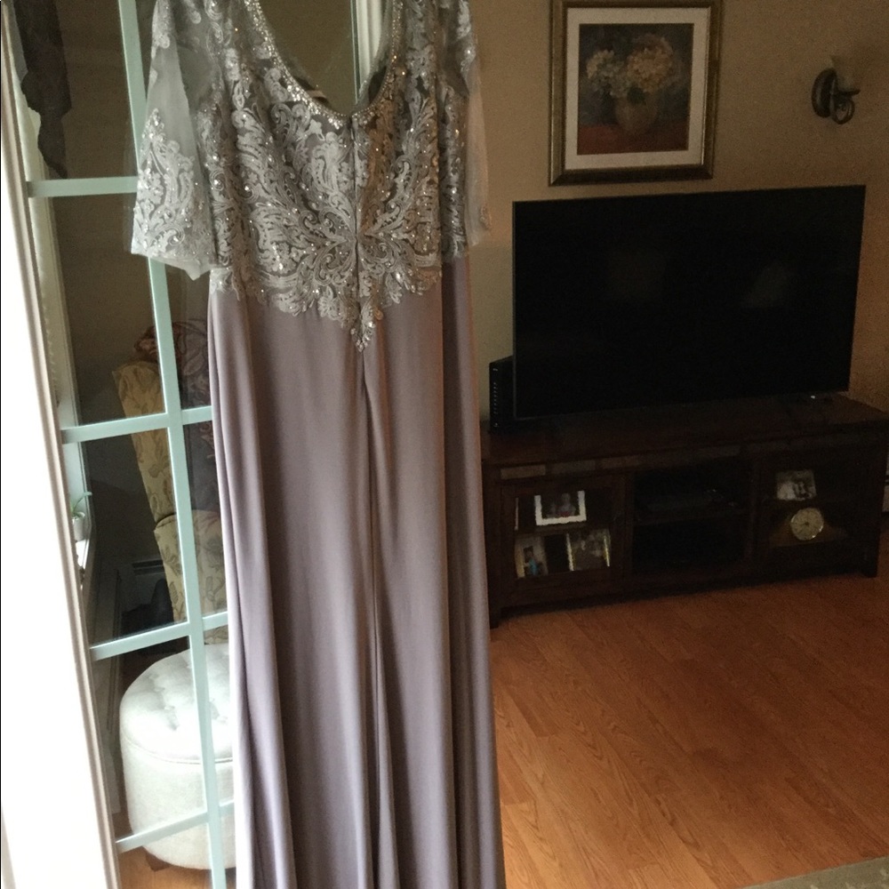 Formal Evening Dress - Picture 4 of 6